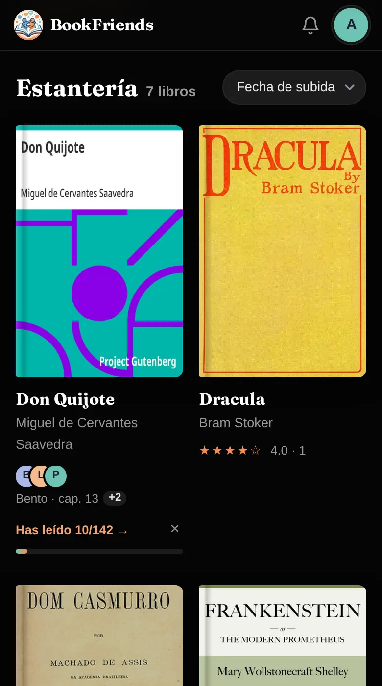 BookFriends en el teléfono: la estantería, con las iniciales de los amigos que leen cada libro
